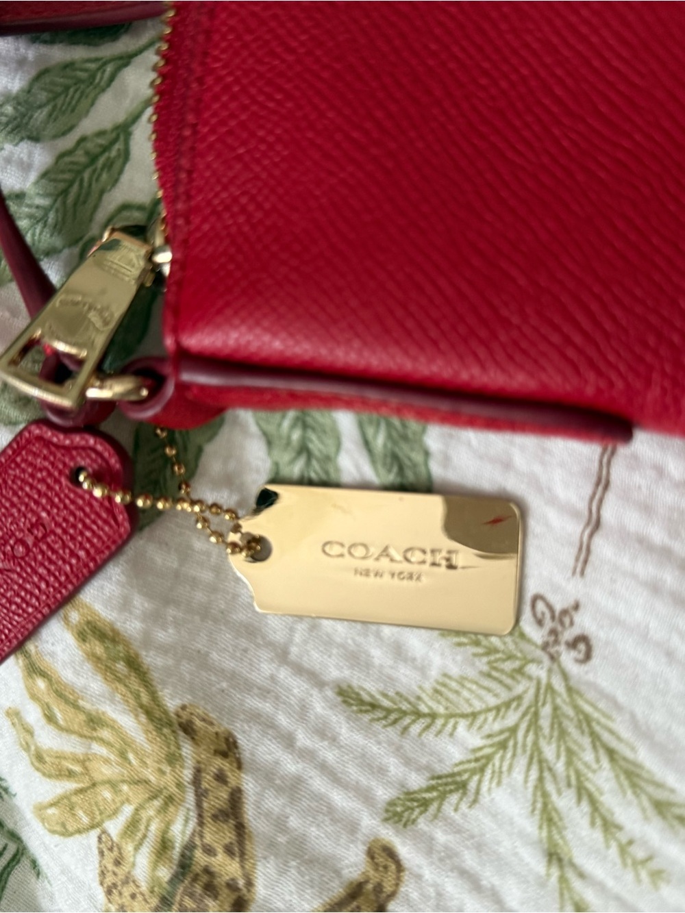 ❤️👜Coach Red Crossbody with Gold Hardware - Picture 3 of 5